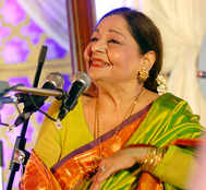 Farida Khanum singing 'Aaj Jaane Ki Zid Na Karo' will warm your heart