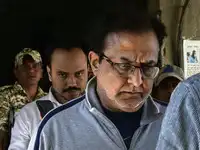 Former Yes Bank CEO Rana Kapoor, Sudhir Valia booked in a fraud case by the Mumbai Police