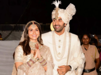 alexandra daddario: 'Baywatch' actress Alexandra Daddario ties the knot  with producer Andrew Form; see PeeCee's special wish for her co-star - The  Economic Times