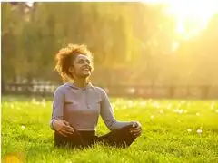 Suffering from pain in your bones and having difficulty getting up? Don&rsquo;t be so quick to blame your age, says doctor. One simple 8-10 minute habit can help you feel better