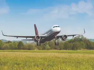 Image for Airlines suspend flights to Saudi Arabia until October 17