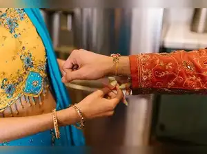 Image for 10 Best Rakhi Gifts for Sisters under ₹1,000: Gifts that Speak from the Heart