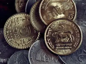 Downward pressure on rupee likely to continue: AV Rajwade, AV Rajwade ...