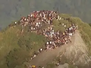 200 tourists stranded on Rio de Janeiro hilltop as gunfire breaks out ...