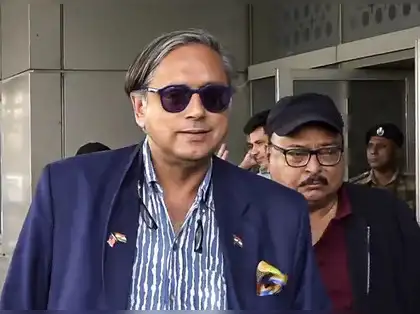Kerala forest officer commended by Shashi Tharoor for daring king cobra rescue