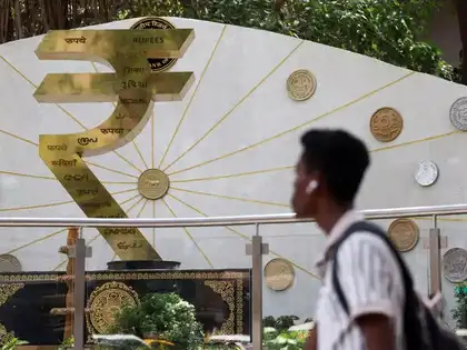Rupee trades in narrow range against US dollar in early trade