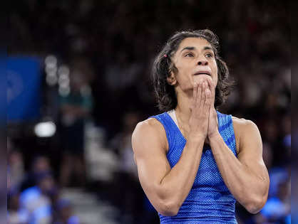 Vinesh Phogat disqualified from Paris Olympics ahead of gold ...