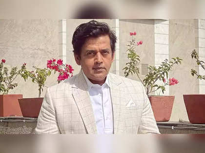 Women who claimed to be mother of Ravi Kishan's child , turned away from DNA test