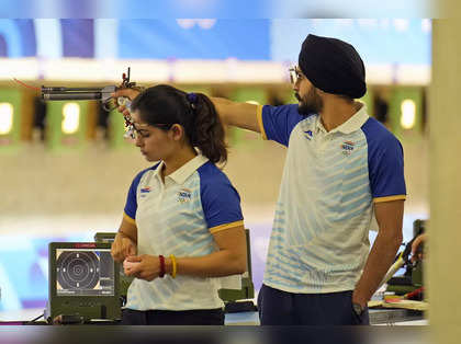 manu bhaker: Paris Olympics: Manu Bhaker and Sarabjot Singh give hope of  another medal after qualifying in 10 m air pistol final - The Economic Times