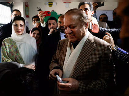 Pakistan Army chief backs ex-PM Nawaz Sharif's call to form coalition government