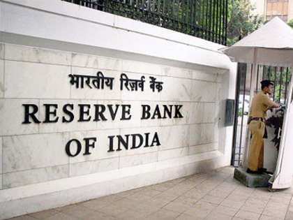 Listed private sector companies' sales nearly halves to 4.7 per cent in FY14: RBI