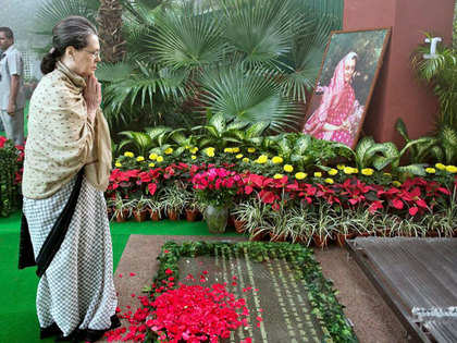 Congress pays homage to former PM Indira Gandhi