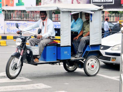 Congress blames BJP for plight of e-rickshaw drivers