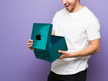 This Apple employee's 10-year anniversary gift will make you want to work at Apple
