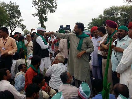 Madhya Pradesh: Yogendra Yadav, Medha Patkar, others detained during a farmers rally