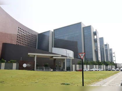 Surat Diamond Bourse: 4500 offices, 70 lakh sq ft area, 130 elevators, 22 km passage...inside  the world's largest office building