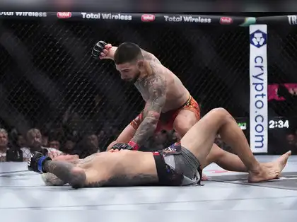 Ilia Topuria defeats Charles Oliveira by first-round knockout at UFC 317 main event