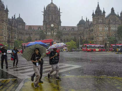 Intermittent showers continue in Mumbai; road traffic affected in some areas, water stock in lakes rises