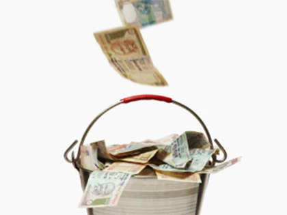 Rupee washes out initial gains vs dollar; still up 3 paise