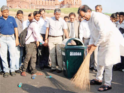 Government to rope in business houses, RWAs for 'Clean India' drive