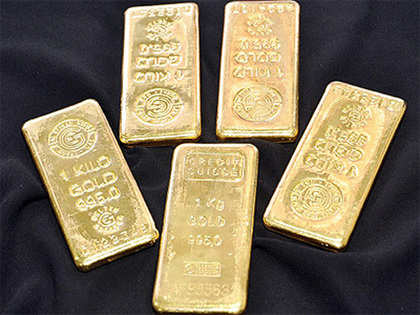 Gold recovers on modest demand, silver trades flat
