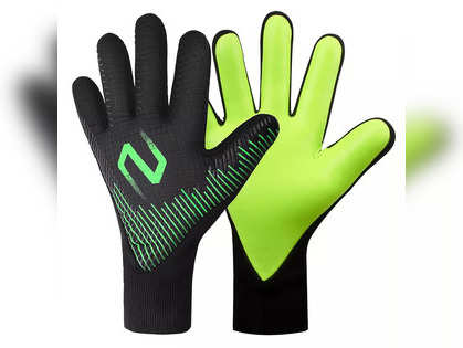5 Best Football Goalkeeper Gloves for Strong and Agile Moves