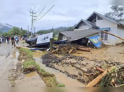 Death toll from Indonesia floods, landslides rises to 21