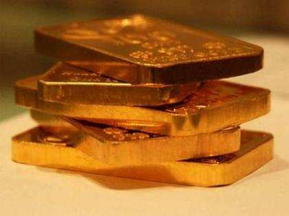 Gold prices at all-time high of Rs 32,950