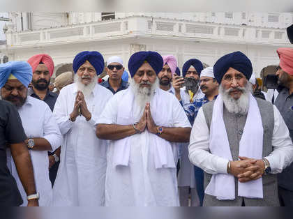 Image for SAD Chief Sukhbir Badal bows