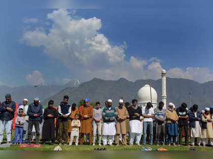 Baring Jumat ul Vida prayers at Jama Masjid attack on religious freedom in Kashmir: Locals