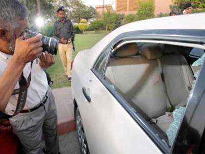 Senior Pakistani journalist Hamid Mir shot at in Karachi