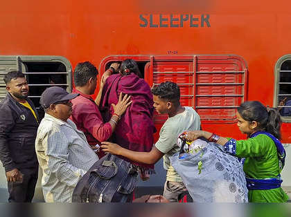 Gujarat: 1 killed, 3 injured in stampede at Surat railway station