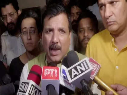 ED planning to arrest Amanatullah Khan, alleges Sanjay Singh; meets his family
