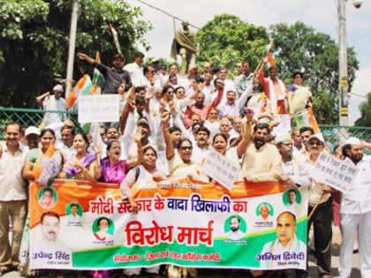 PM Modi's 100 days: Congress leaders stage protest on "failed promises"