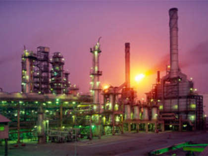 Oil Ministry seeks cash subsidy of Rs 105,525 crore for FY13