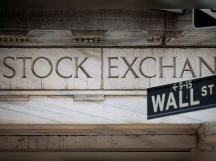 Wall St see-saws after rally on AI boost, inflation relief