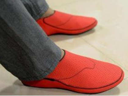 Indian startup launches shoes that show you the way