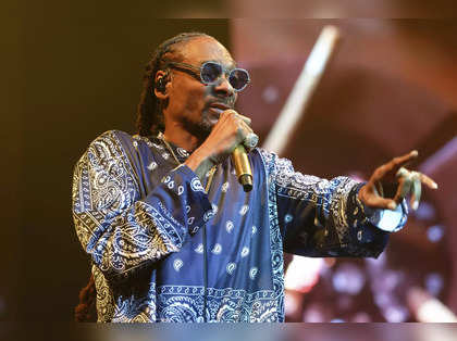 Snoop Dogg: Rapper and legendary kush enthusiast claims he is quitting smoking, baffles fans