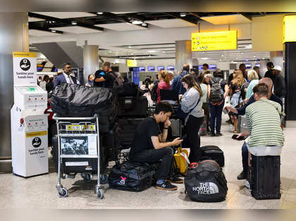 UK air travel disruption to last for days: minister