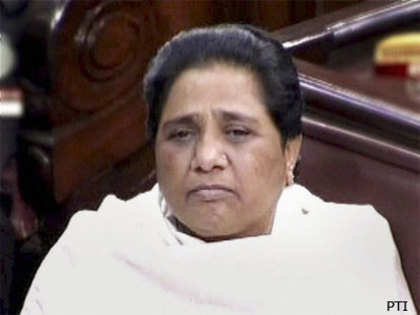 Mayawati: decision to send the Delhi rape victim to Singapore was wrong