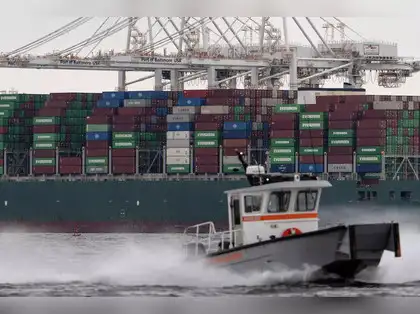 US trade deficit widens in May on weak exports