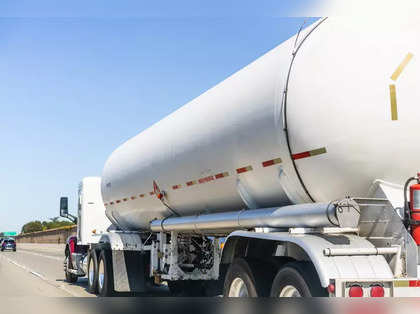 Energy, auto companies bet big on LNG trucks