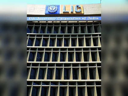 LIC not expected to hike HDFC Bank stake in a rush