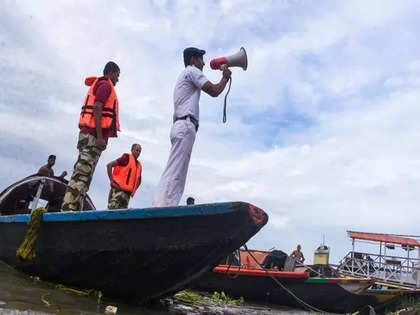 IMD alert: Cyclone Dana: IMD issues alert as storm set to hit West Bengal,  Odisha by midnight - The Economic Times