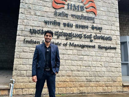 Man, who couldn’t get in IIM, makes it to his dream college 3 years later as guest speaker