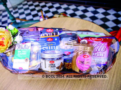 Buy Haldiram's Munch Moments Gift Pack Online at Best Price of Rs 2677.2 -  bigbasket