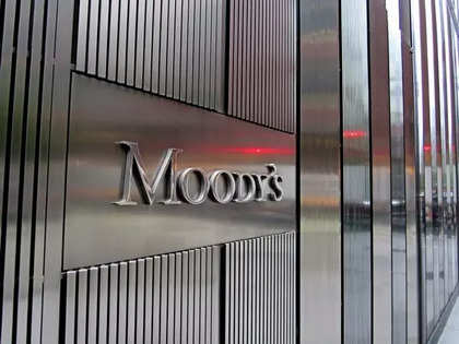 Moody's gives negative outlook for global banks in 2024