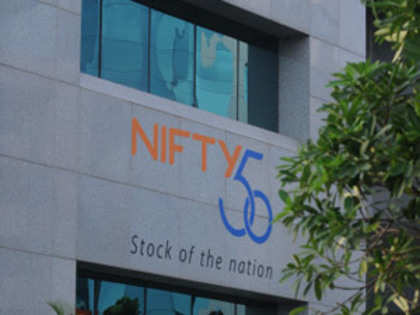 Fag-end buying in select bluechips lifts Sensex by 53 points