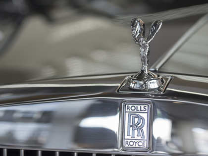Oblongo Patria Alaska Porsche: The secret behind lustrous, enamel-coloured Rolls-Royce, Bentley,  Bugatti hood ornaments - The Economic Times