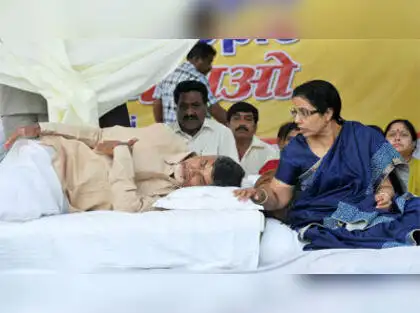 tdp-chief-chandrababu-naidu-refuses-iv-d